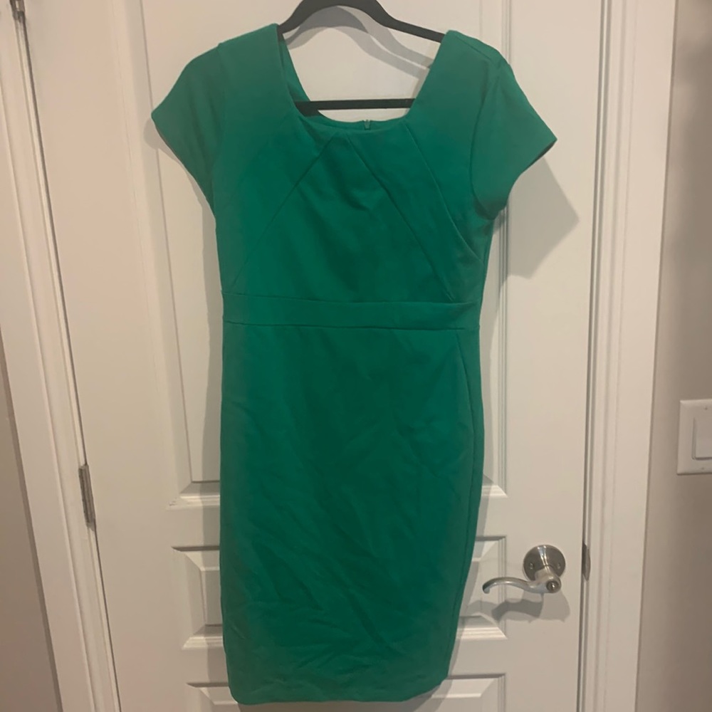 Green size 10 zip up dress thick and stretchy adorable never worn
